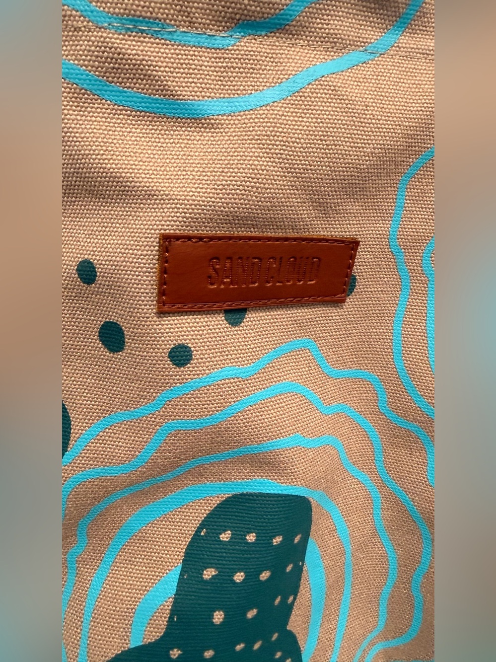 NWOT Shark Ripples Beach Tote - 2 inside pockets, 1 zip pocket, keychain hook - Picture 3 of 16